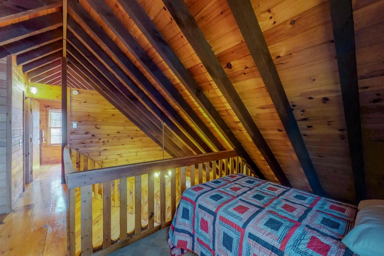 Loon Landing Lodge Greenville Exterior photo